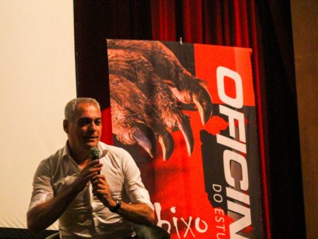 O coordenador da Comvest, Prof. Dr. José Alves de Freitas Neto, dando a primeira aula do cursinho da Oficina neste ano