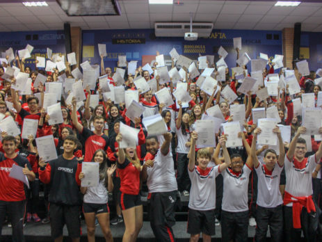Alunos da Oficina recebem diploma Cambridge