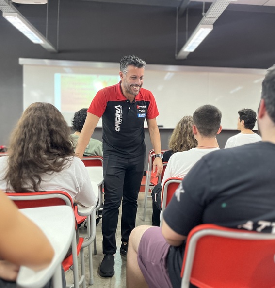 Diretor pedagógico do pré-vestibular Wander Azanha